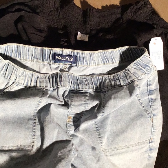 Wallflower + Time and Tru Shorts bundle of 2 jean and linen blue and black XL - Picture 3 of 3